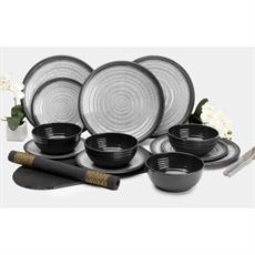 Gråt servicesæt med middags- og desserttallerkener. Skåle er mørkere, moderne stentøjsdesign.